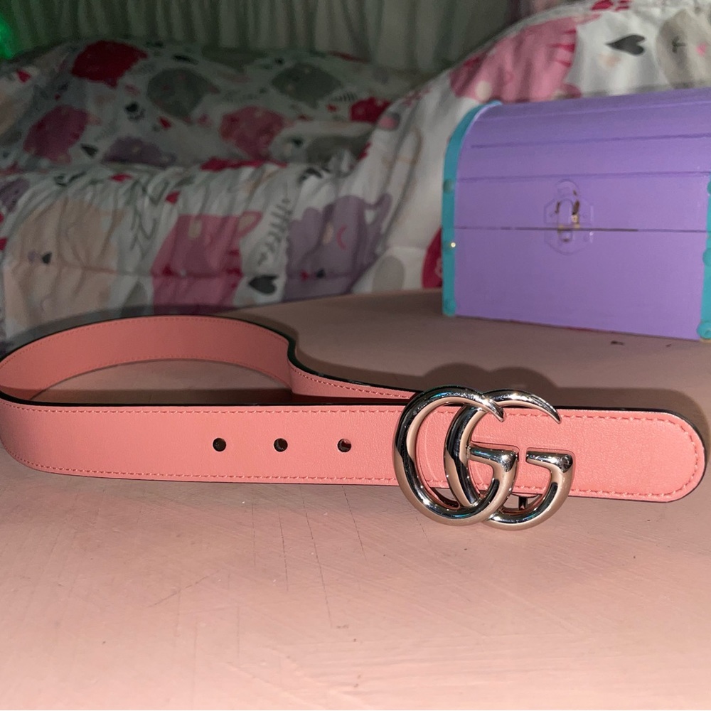 Authentic childrens gucci belt in size medium color pink. Worn only a few times
